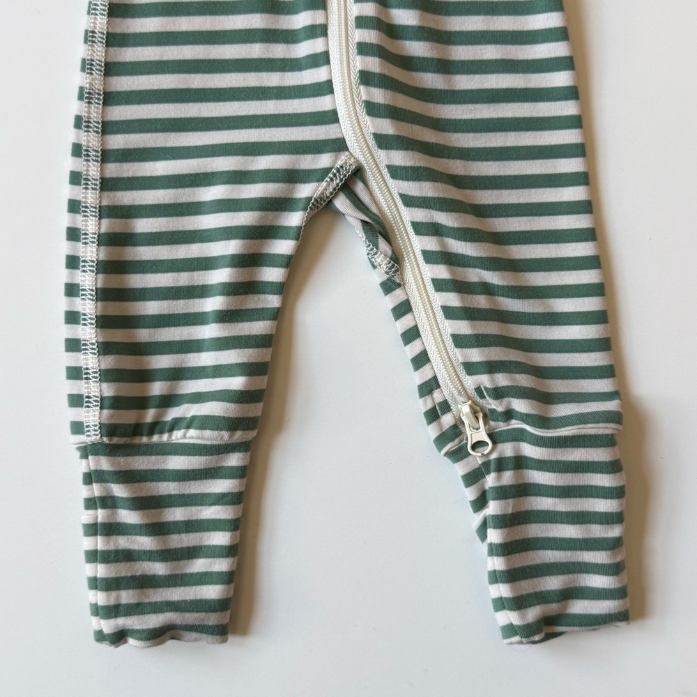 Hanna Andersson Newborn Unisex 2-Way Zip Sleepers in HannaSoft - Bundle of 3 - Picture 9 of 16
